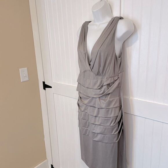 Elegant Gray Midi Dress - Picture 3 of 6